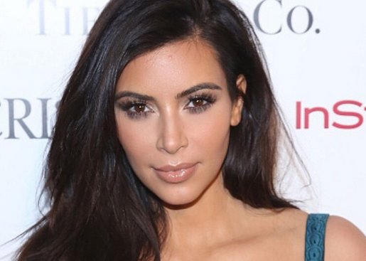 ¿Demasiado Photoshop?: La irreconocible portada de Kim Kardashian para la revista Love