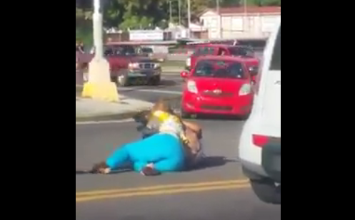 Video viral capta feroz agarrada de mechas entre dos mujeres de Puerto Rico