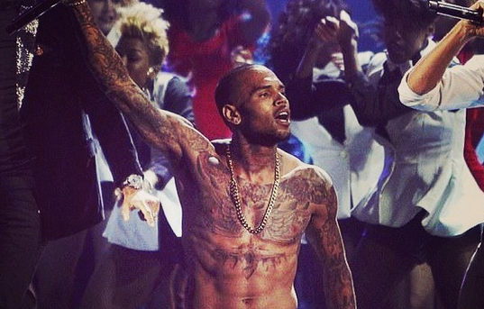 Tiroteo en medio de un show del cantante Chris Brown deja 5 heridos
