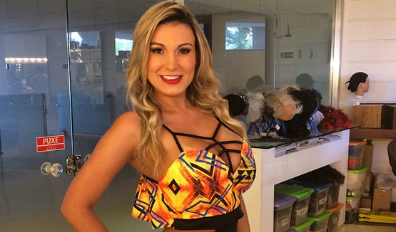 Modelo brasileña que se destrozó las piernas con hidrogel rompe el silencio