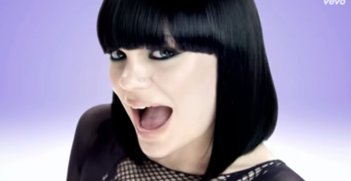 Popular cantante inglesa aceptó mostrar su tatuaje con error ortográfico