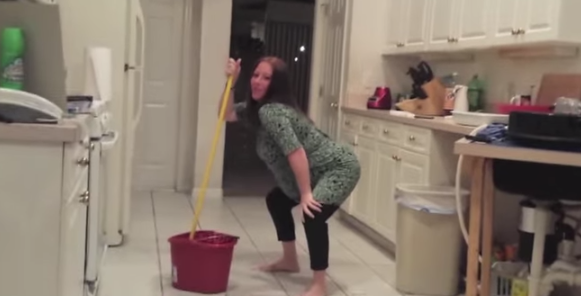 El sensual baile de una mujer embarazada que tuvo un sorpresivo gran final