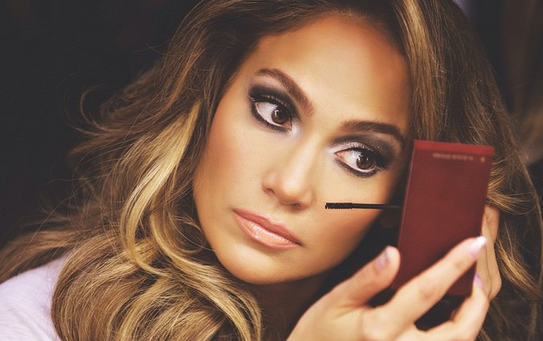 La famosa Jennifer Lopez impactó con un irreconocible rostro sin maquillaje