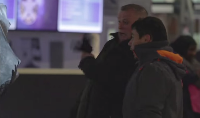 “La Dama de Negro 2” aterroriza con cruel broma en los cines