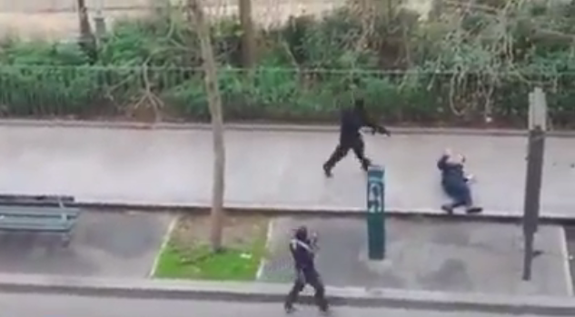 Atentado a revista satírica en París dejó 12 muertos