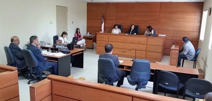 Multan a curicano que intentó quemarse a lo bonzo frente al Alcalde