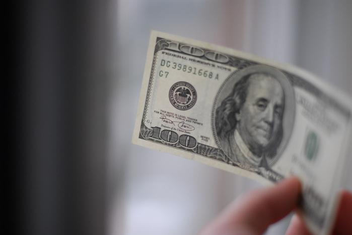 EE.UU.: Hombre va al banco con el cadáver de su madre para retirar dinero