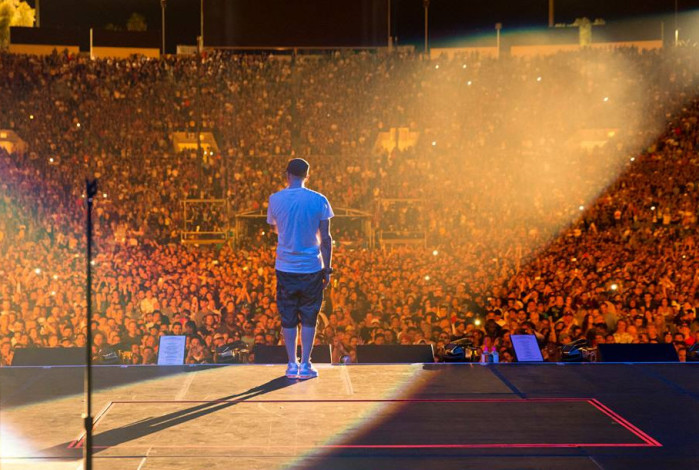 Famoso cantante cumple sueño de joven con cáncer un día antes de su muerte