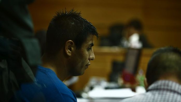 Asesino de colectivero de Chillán se cortó el cuello en pleno juicio: Arriesga perpetua