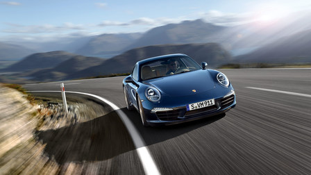 Esposa despechada vende a 'precio de huevo' lujoso auto de su marido infiel