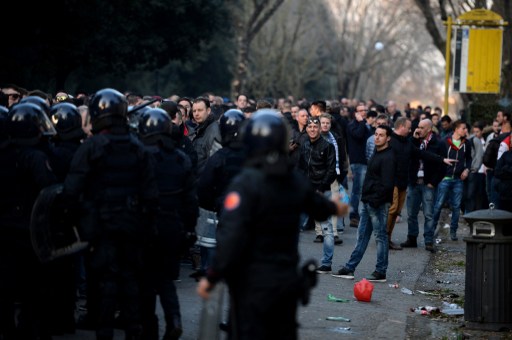 Enfrentamiento entre hinchas y la policía marcan partido de la Europa League