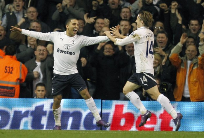 ¿El Jugador más triste del mundo?: Así posó en las fotos de su nuevo equipo