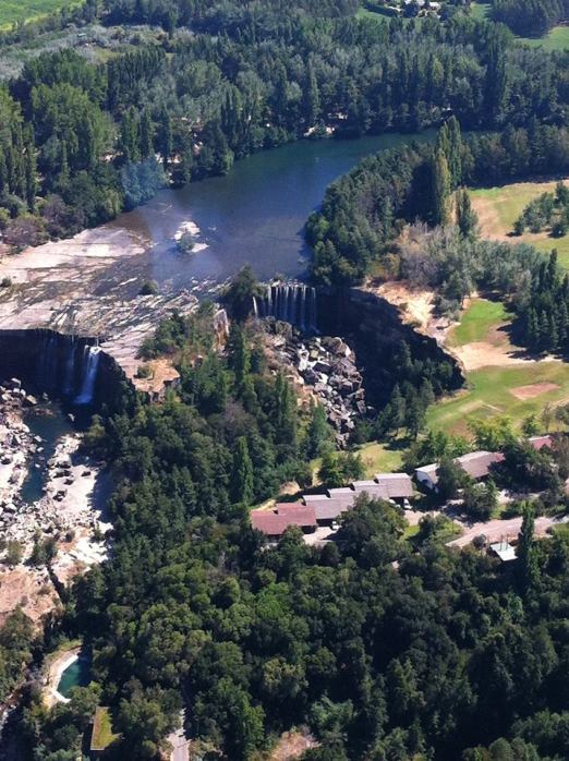 Impactantes imágenes aéreas de los Saltos del Laja evidencian disminuido caudal