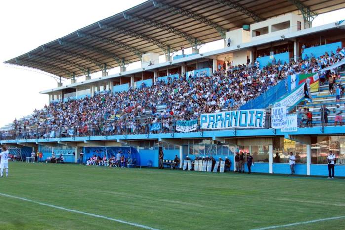 Hincha brasileño muere tras recibir disparo de un policía en pelea de barras