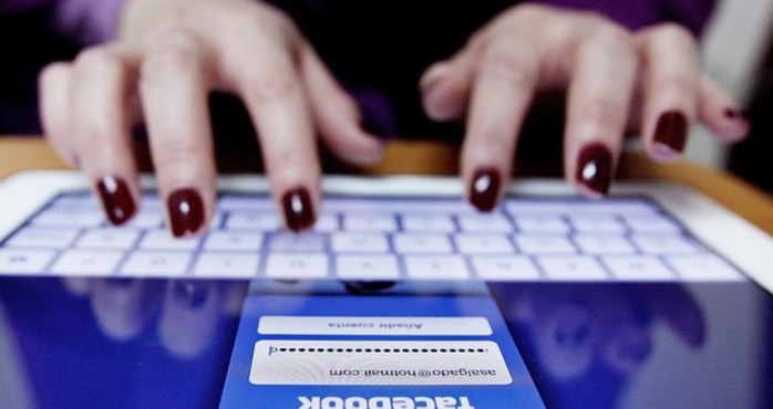 Falsean Facebook de actriz chilena y anuncian término de relación amorosa