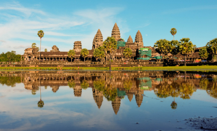 Detienen a hermanas 'gringas' por fotografiarse desnudas en templo de Camboya