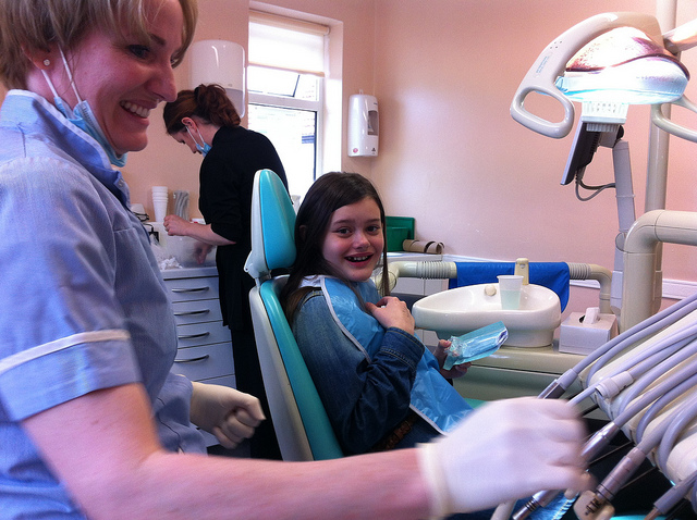 Los errores que estás cometiendo y  que podrían hacerte perder tus dientes