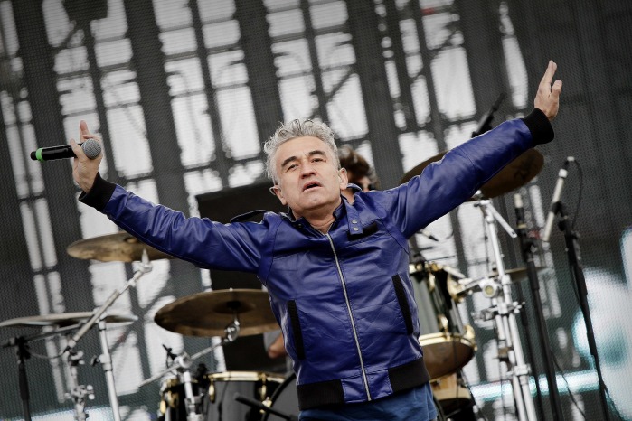 Ex líder de Los Prisioneros es internado en clínica penquista