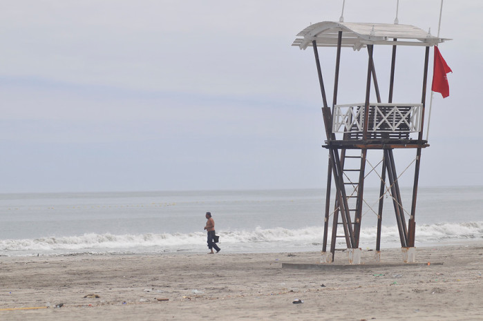 Mujer de 27 años muere tras rescatar a hija en playa de Iquique