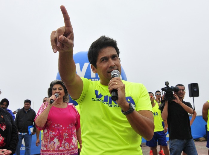 Rafa Araneda dio inicio a las actividades festivaleras con una osada zumba