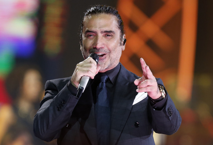 La nueva reina de Viña:  Tuiteros enloquecen con sexy corista de Fernández