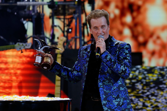 Trío de rostros de Chilevisión disfrutó hasta última hora con Emmanuel