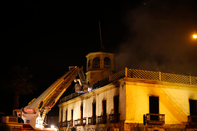Triste noche en Iquique: Monumento nacional ardió en llamas