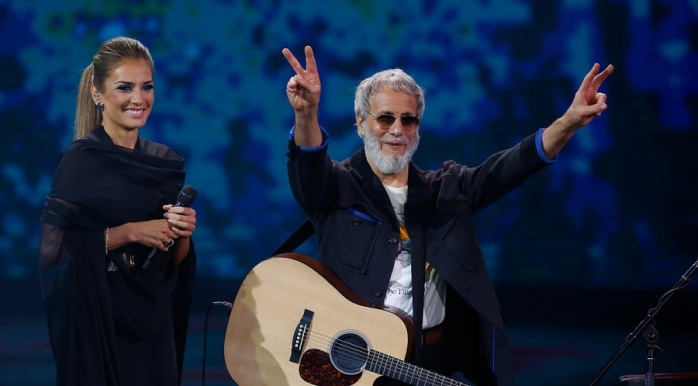 ¿Por qué Carola de Moras tuvo que cubrir su escote ante Cat Stevens?
