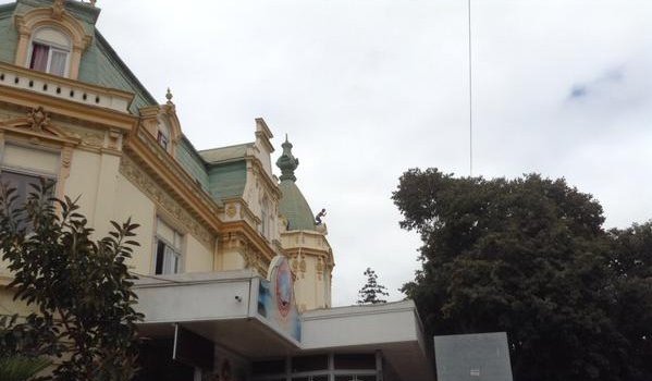 Mujer amenazó con lanzarse desde la cúpula del Club de Viña del Mar