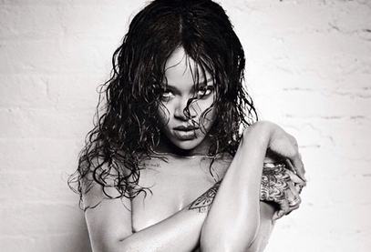 Rihanna se metió al agua con temido animal para sexy sesión fotográfica