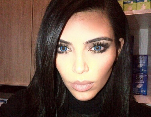 ¿Por qué los ojos de Kim Kardashian lucían así ayer?