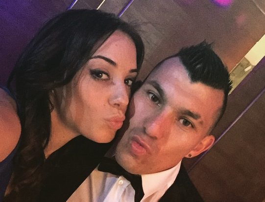 Gary Medel y su polola arrasan en Instagram con escondida faceta musical