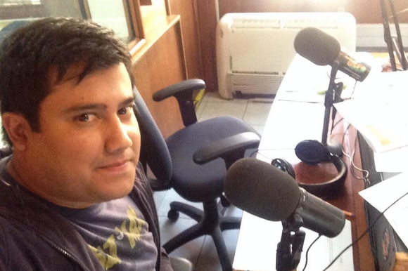 Echan al agua a “Nachito Pop” con irreconocible foto de su pasado: Así se veía