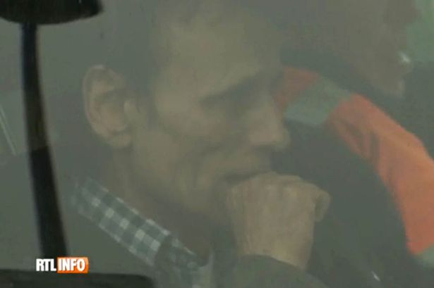 Bélgica: Madre quema a sus 3 hijas y llama a su esposo en pleno acto