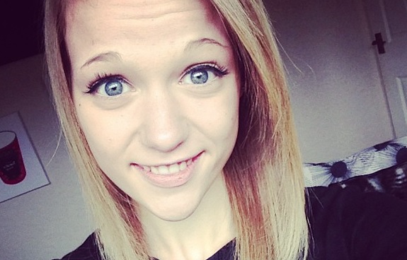 Las perturbadoras fotos que casi le cuestan la vida a joven anoréxica de Reino Unido