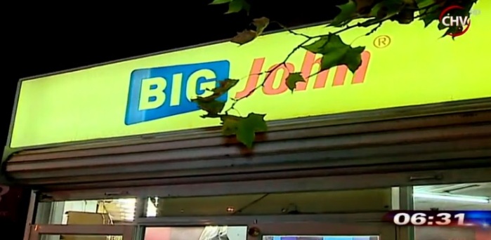 Hombre muere desangrado tras patear ventanal de local donde no lo atendieron en Santiago