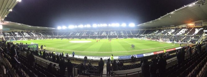 Polémica en Inglaterra: Pareja tuvo sexo en medio de una cancha de fúbol