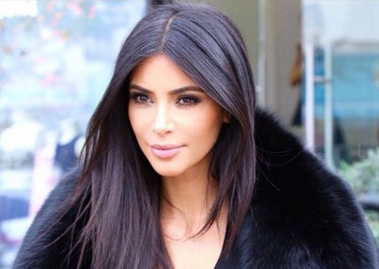 Kim Kardashian sorprende a sus fanáticos con adorable foto junto a su hija