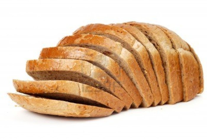 Joven penquista encuentra filudo objeto en pan de molde 