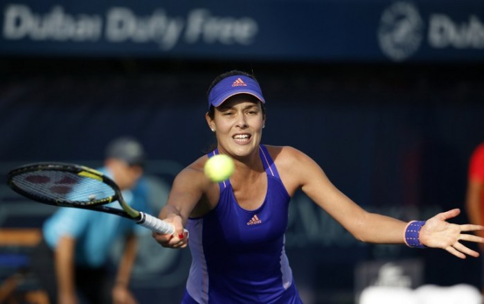 Despampanante tenista serbia de luce con disfraz de Gatúbela en México