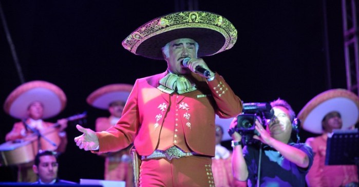 Vicente Fernández es hospitalizado tras ser operado de urgencia