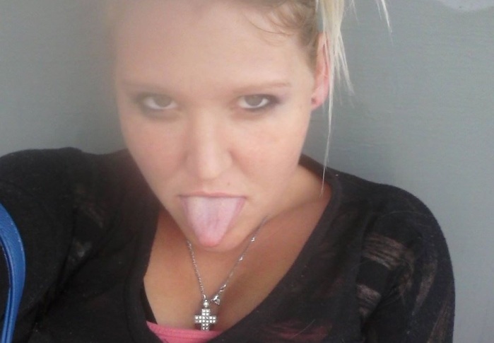 Insólito: A esta australiana la detuvieron por atacar con leche materna a oficial