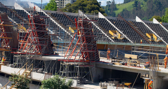 Fin al paro: trabajadores retoman labores en estadio de Concepción