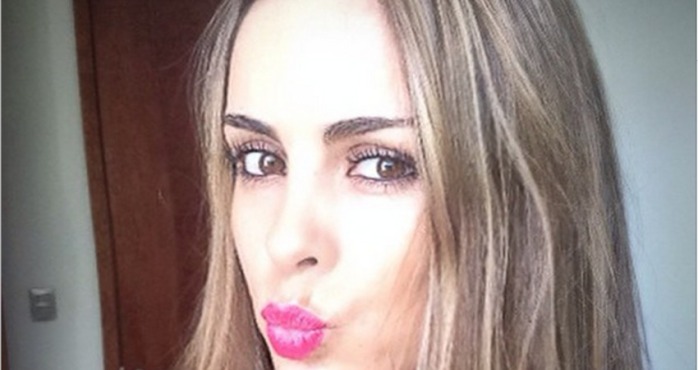 Así de elegantes quedaron las uñas de Maura Rivera después de la manicure