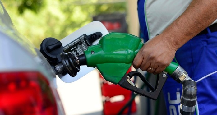 Molestia: Foto de bombero de Copec empapado enciende las redes sociales