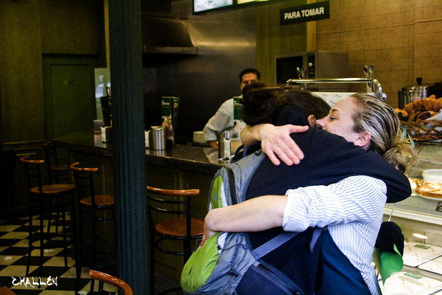 Británica encuentra a su mamá tras 21 años de búsqueda: Una selfie ayudó