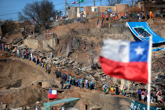 Valparaíso: Presentan solicitudes para reconstruir casas en cerros afectados por incendio