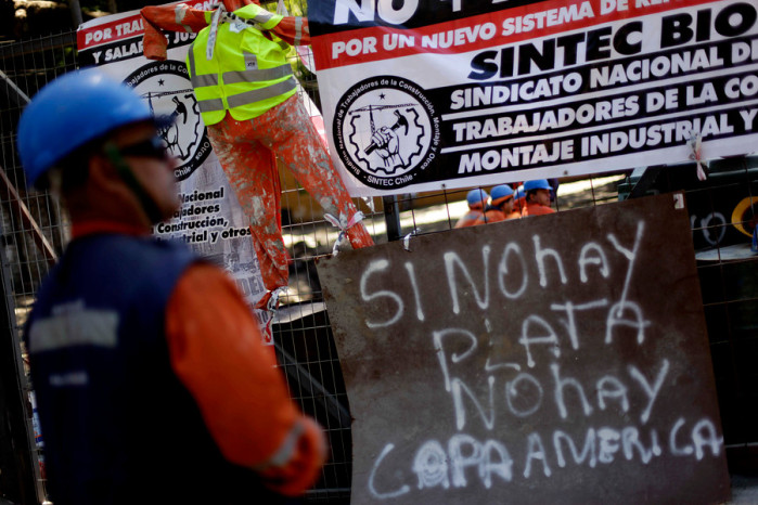 Trabajadores del estadio municipal de Concepción vuelven a paralizar obras