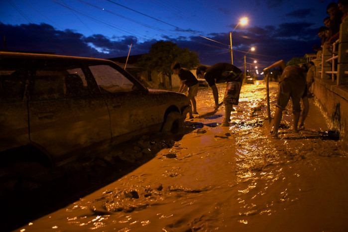 Aumentan a 7 los muertos en el norte de Chile: Niño de 13 años es la nueva víctima