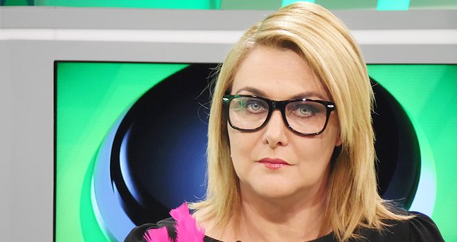 Fotografía de desnudo de Pamela Jiles revienta su sitio web